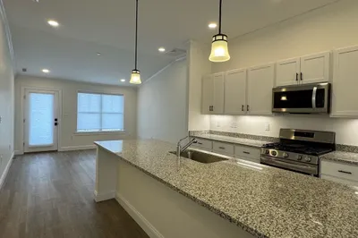 7 East Dexter Ave #40 1