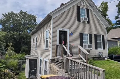 200 Pleasant St 1