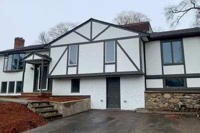 201 Crossfield Rd