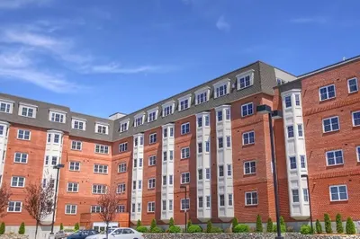 120 Wyllis Ave #424