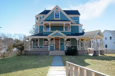 83 Riverside Ave 1