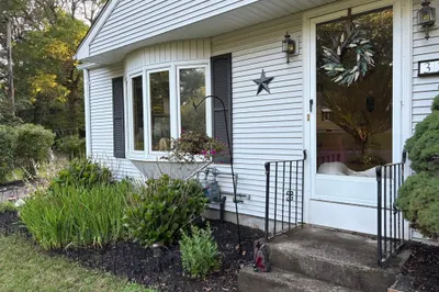 322 Holcomb Rd
