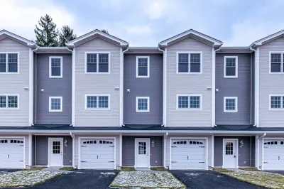 44 Dean St #304
