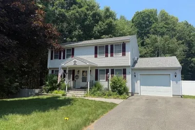 250 Ramblewood Dr 1