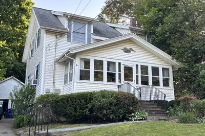 792 Commercial St 1