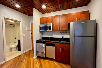 390 Riverway #18