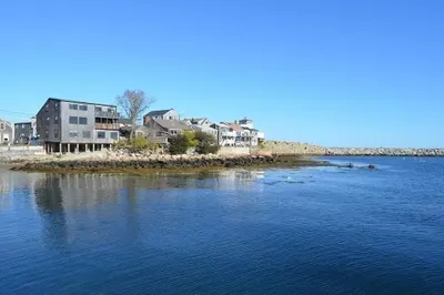 67 Bearskin Neck #B