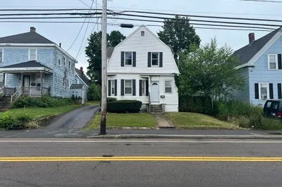 527 Centre St