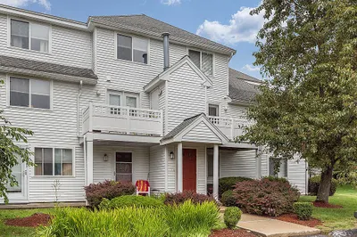 360 Littleton Rd #D8 1
