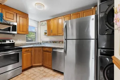 149 Winthrop Rd #1