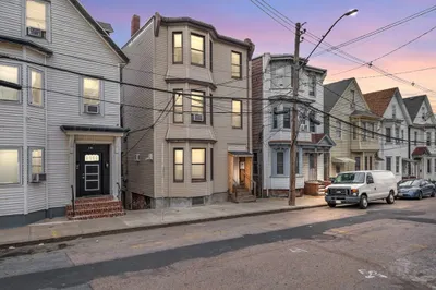 140 Falcon St 1
