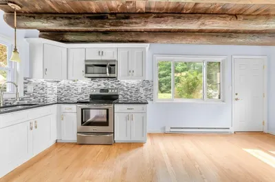 112 Lakeshore Dr 1