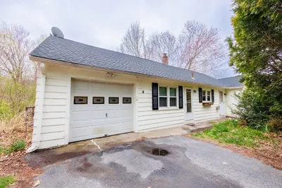 4 Chesnar Dr 1