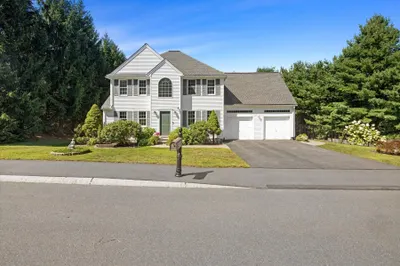 38 Bellows Cir 1