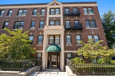 185 Chestnut Hill Avenue #18