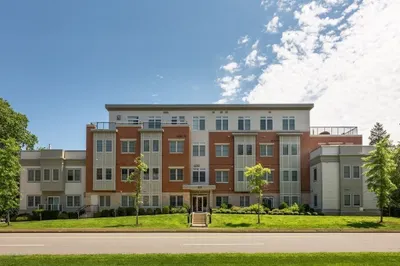 321 Hammond Pond Pkwy #306