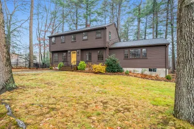 7 Surrey Ln 1