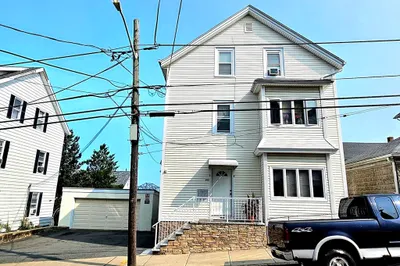 460 William St