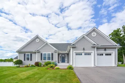 12 Colonial Way 1