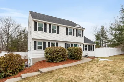 27 Merrimac Dr