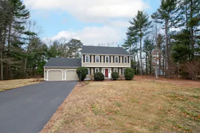 136 Rosewood Dr