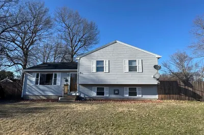 102 Starling Rd 1