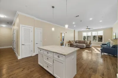 8 Island Ct #111 1