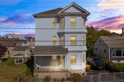 576 Slade St #1