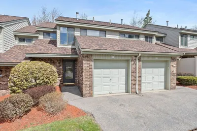 9 Greenbrook Dr #9