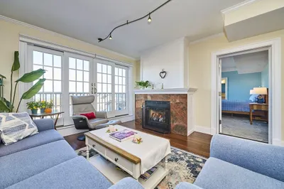 225 Derby St #503 1