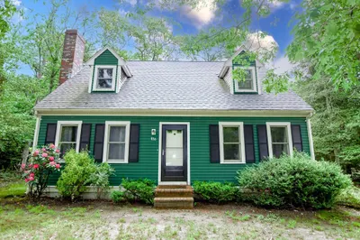 836 Cotuit Rd 1