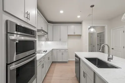 401 Emery Lane #207 1
