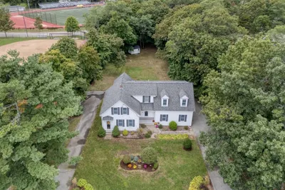 302 Pleasant St 1