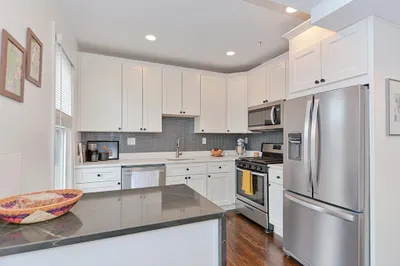 204 E Eagle St #3
