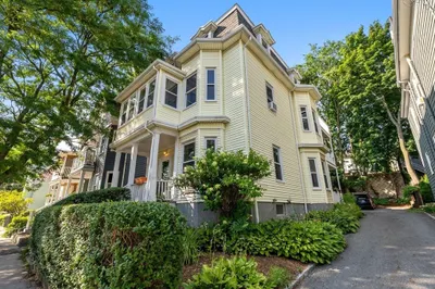 137-139 Morrison Ave