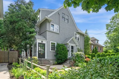 21-23 Grozier Rd #23 1