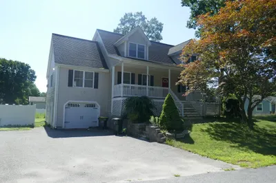 250 Shirley Dr 1