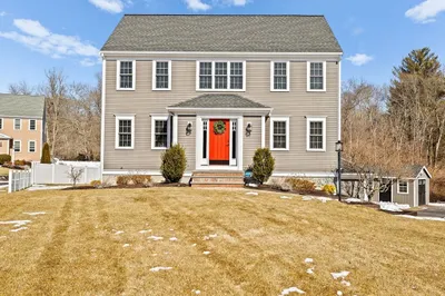 22 Colonial Dr