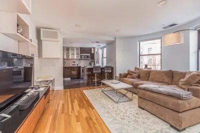 108 Gainsborough St #203