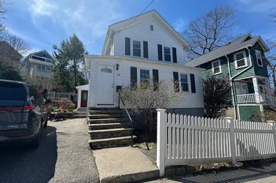 46 Eliot Crescent