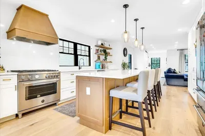 23-25 Princeton St #23