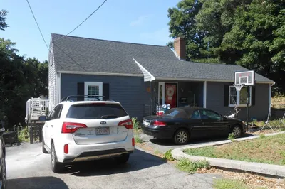 24 Riverview St