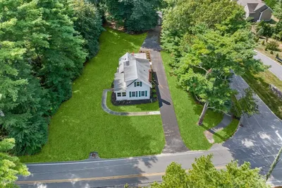 129 Great Neck Rd 1