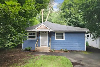 66 Lakeshore Dr 1