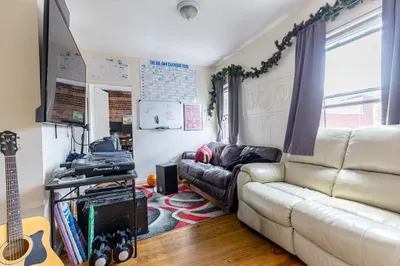 218 West 8th St #3 1