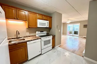 4 Hawes St #23