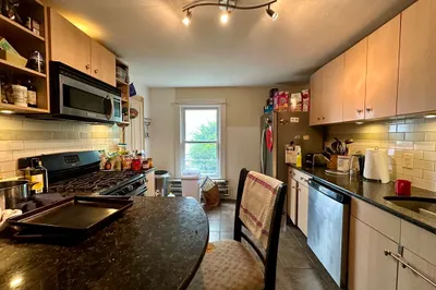 8 Adamson St #8