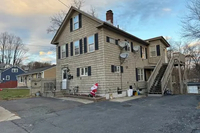 643 Main St 1