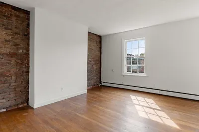 37 Lawrence St #16