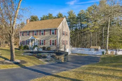 49 Windsor Ln
